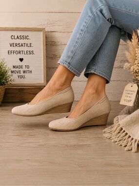 Dr. Scholl’s Women’s Beige Suede Wedge Comfort Shoes